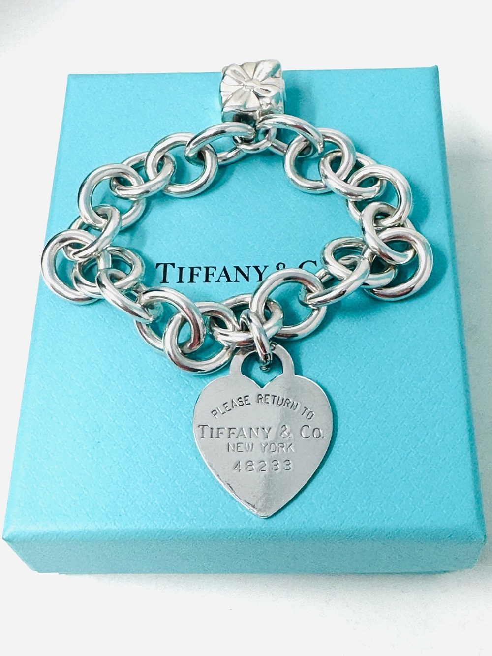 Authentic Tiffany & Co. Return To Heart Tag GiftBox  Bracelet. - Picture 2 of 9